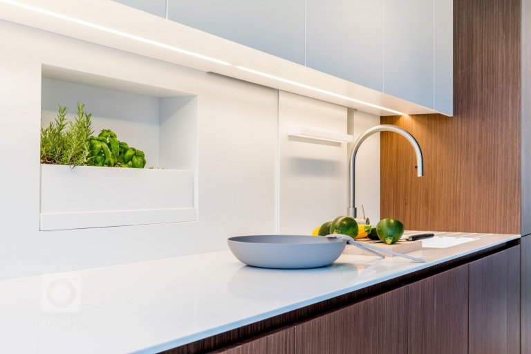 add picture to album