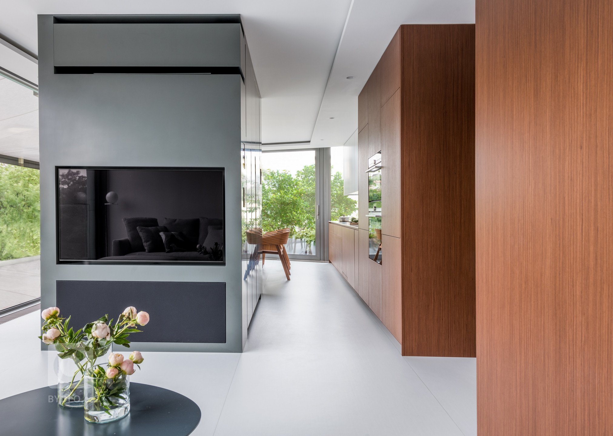 Cílem projektu bylo navrhnout byt pro mladou rodinu s dětmi tak, aby vše mělo jasnou koncepci, co se týká uspořádání, funkčnosti a kvality použitých materiálů.…