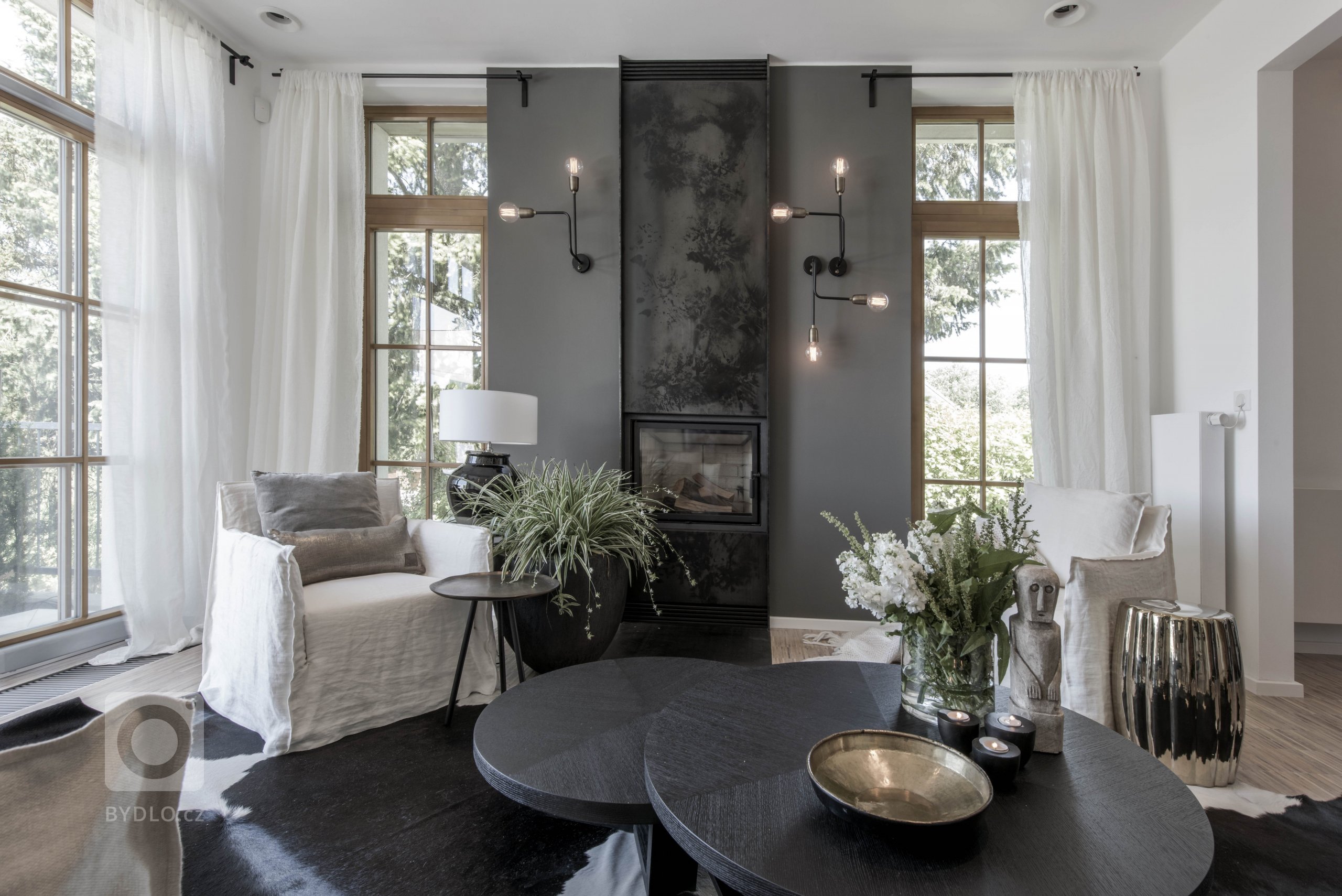 Majitel bytu žije střídavě v Čechách a v tropickém bungalovu v Miami na Floridě. Za oceán ho už před mnoha lety odvedla studia a byznys. Doma se ovšem cítí v…