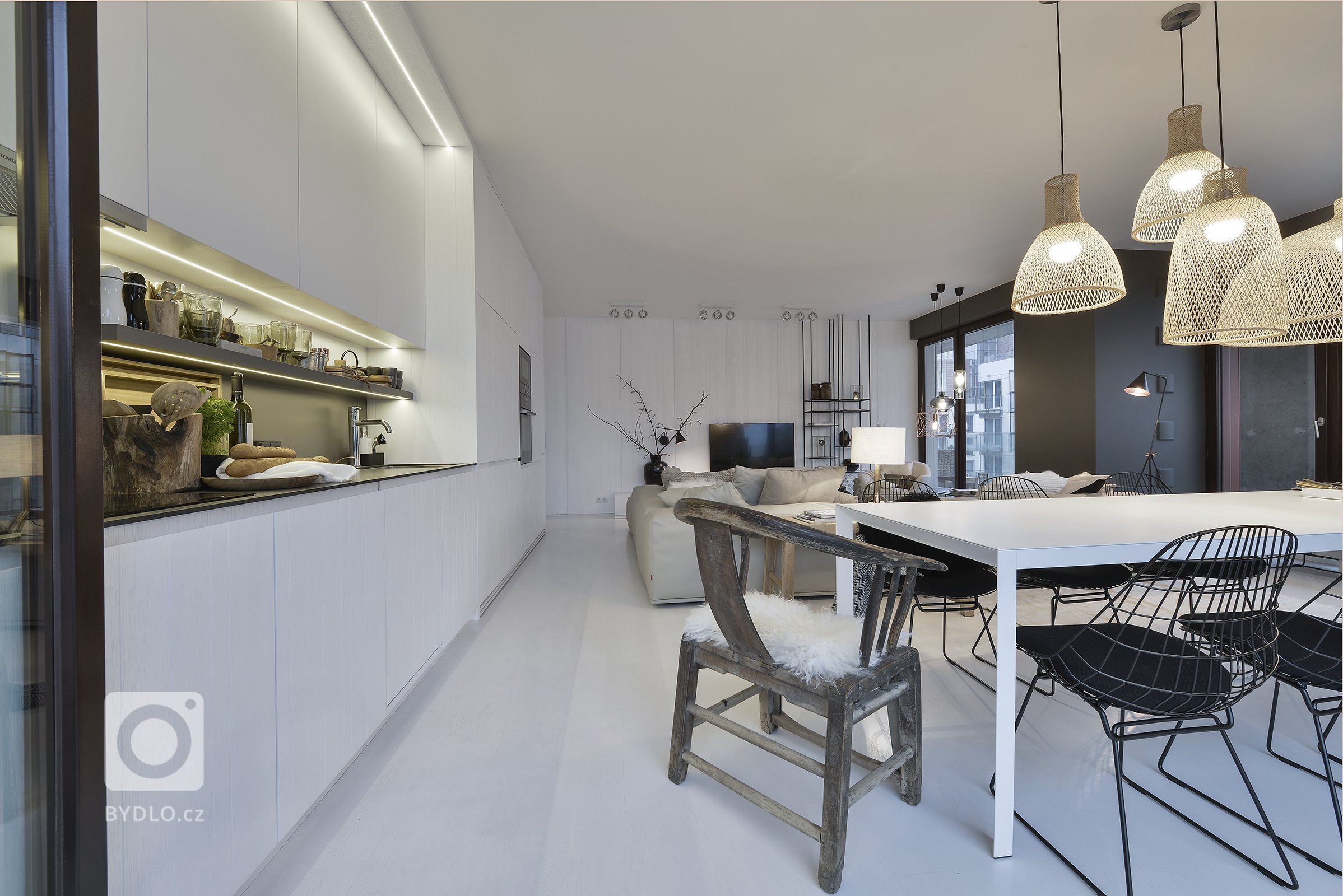 Do skandinávské barevnosti je přimícháno trochu nostalgičtější atmosféry a špetka retro designu s odkazem na padesátá léta.&nbsp;Použité barvy jej nepohlcují,…