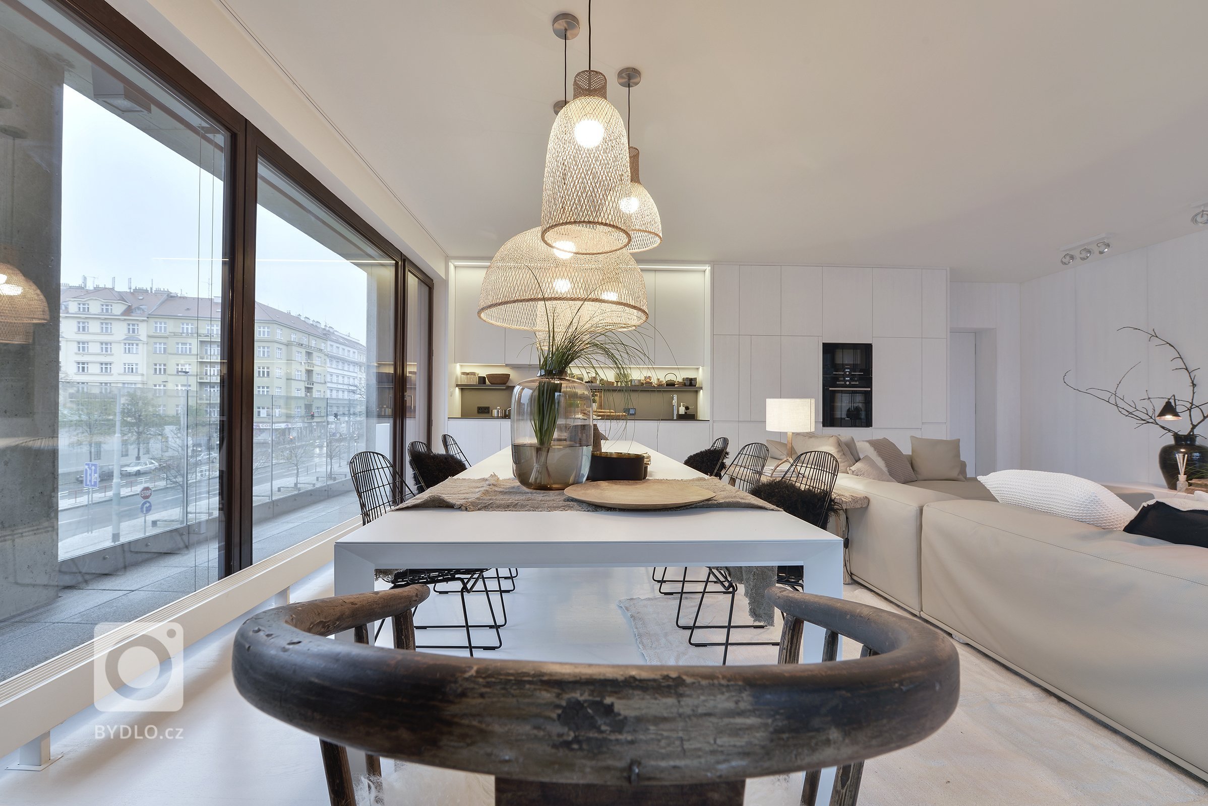 Do skandinávské barevnosti je přimícháno trochu nostalgičtější atmosféry a špetka retro designu s odkazem na padesátá léta.&nbsp;Použité barvy jej nepohlcují,…