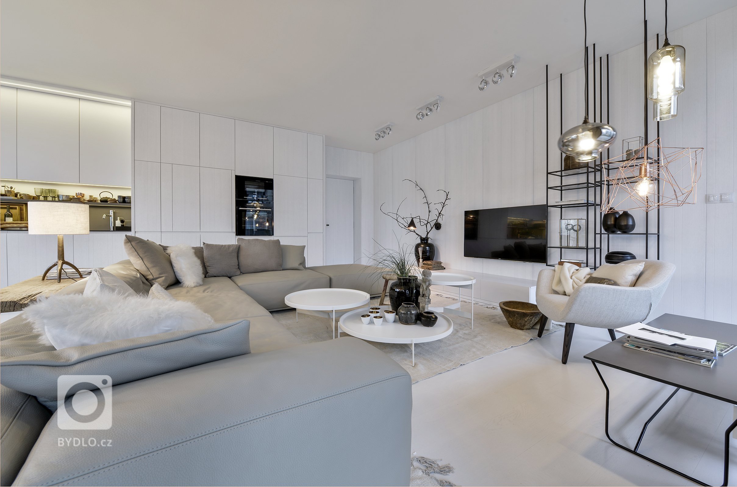 Do skandinávské barevnosti je přimícháno trochu nostalgičtější atmosféry a špetka retro designu s odkazem na padesátá léta.&nbsp;Použité barvy jej nepohlcují,…