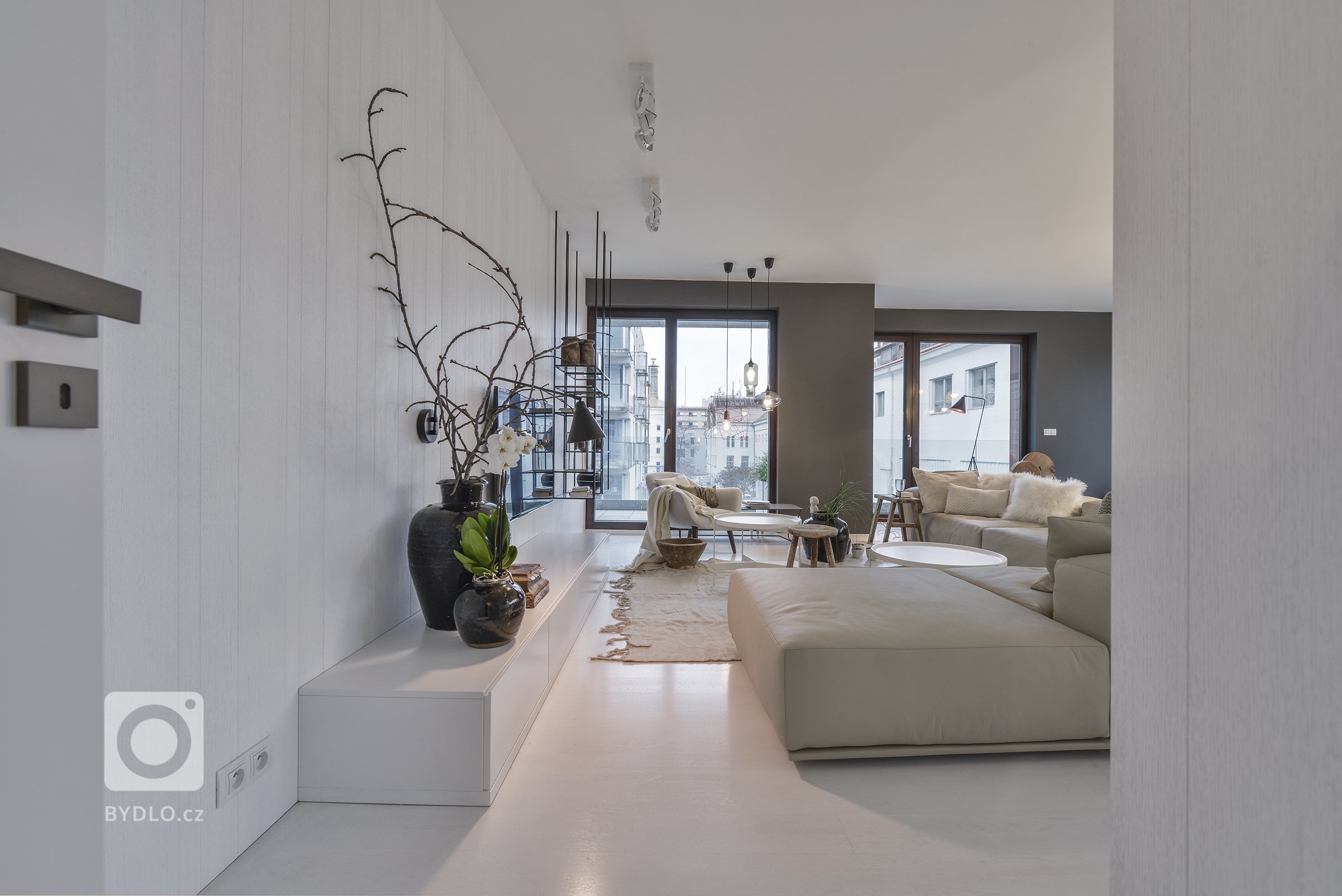 Do skandinávské barevnosti je přimícháno trochu nostalgičtější atmosféry a špetka retro designu s odkazem na padesátá léta.&nbsp;Použité barvy jej nepohlcují,…