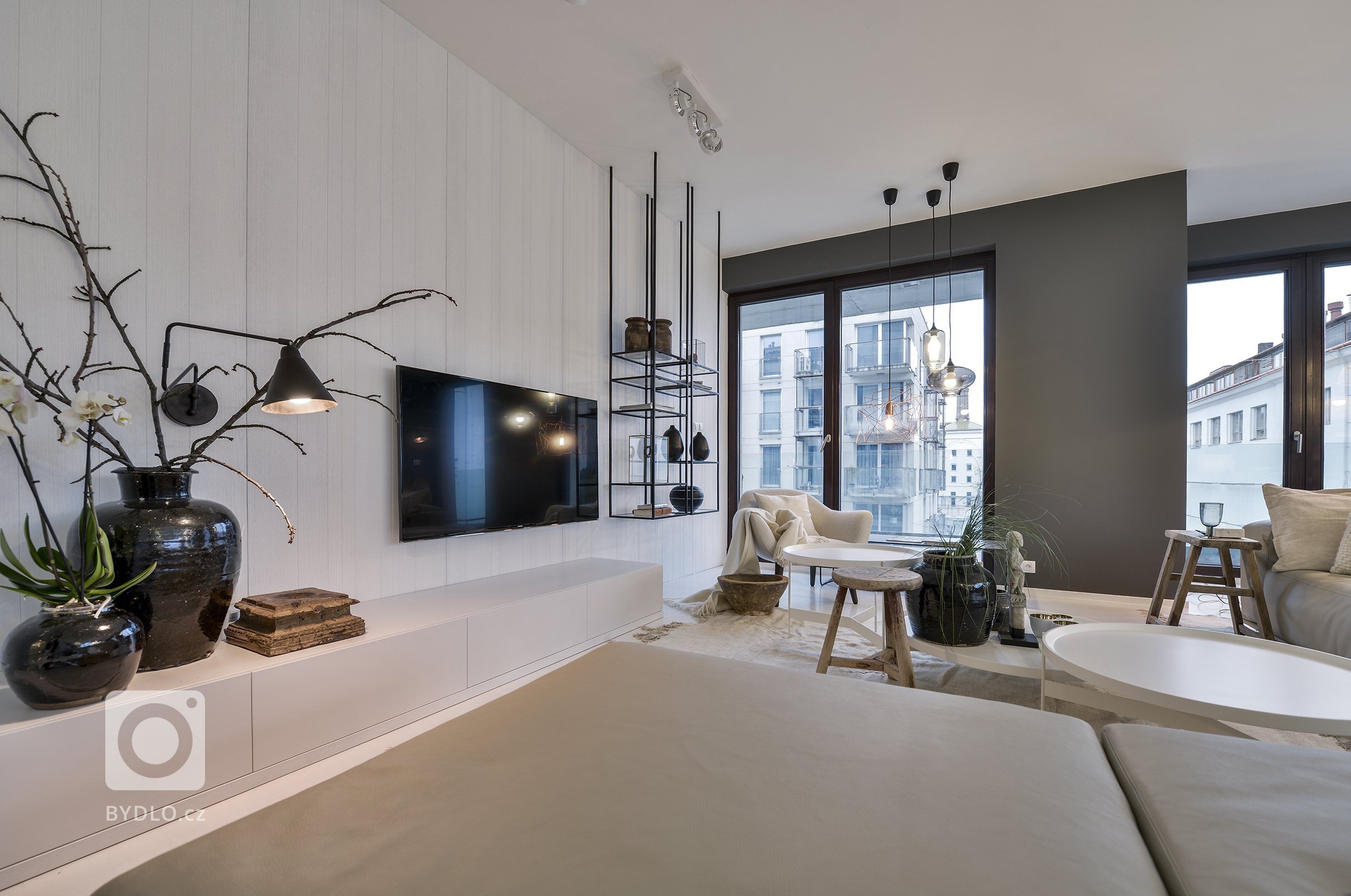 Do skandinávské barevnosti je přimícháno trochu nostalgičtější atmosféry a špetka retro designu s odkazem na padesátá léta.&nbsp;Použité barvy jej nepohlcují,…