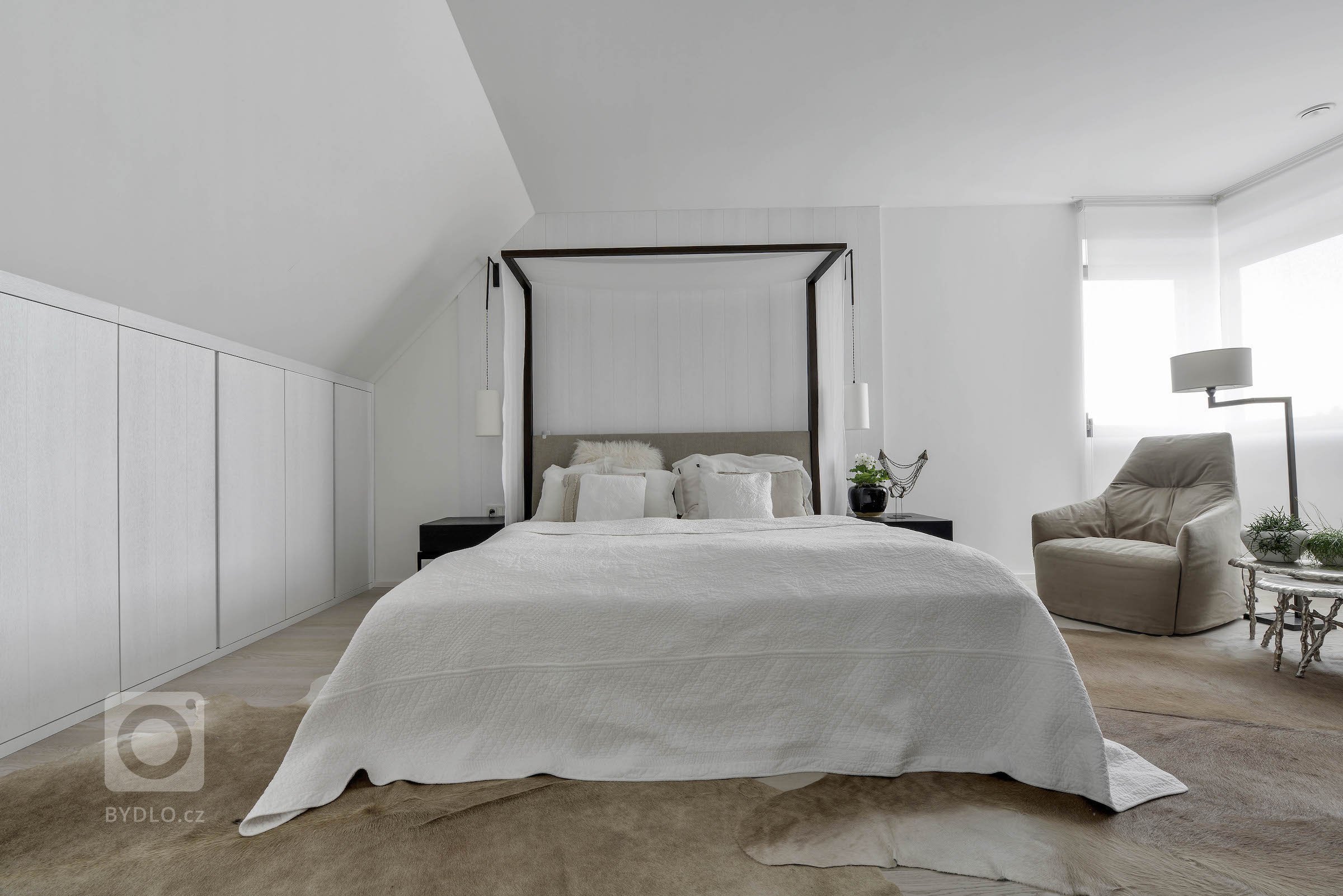 Interiér tohoto domu působí nesmírně přívětivým, až terapeutickým dojmem. Jakmile vstoupíte, rozhostí se ve vás klid. Je prostoupený svěžím duchem a energií…