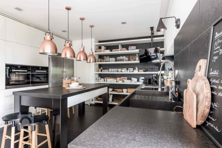 add picture to album