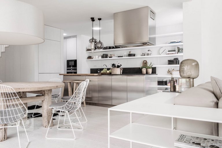 add picture to album