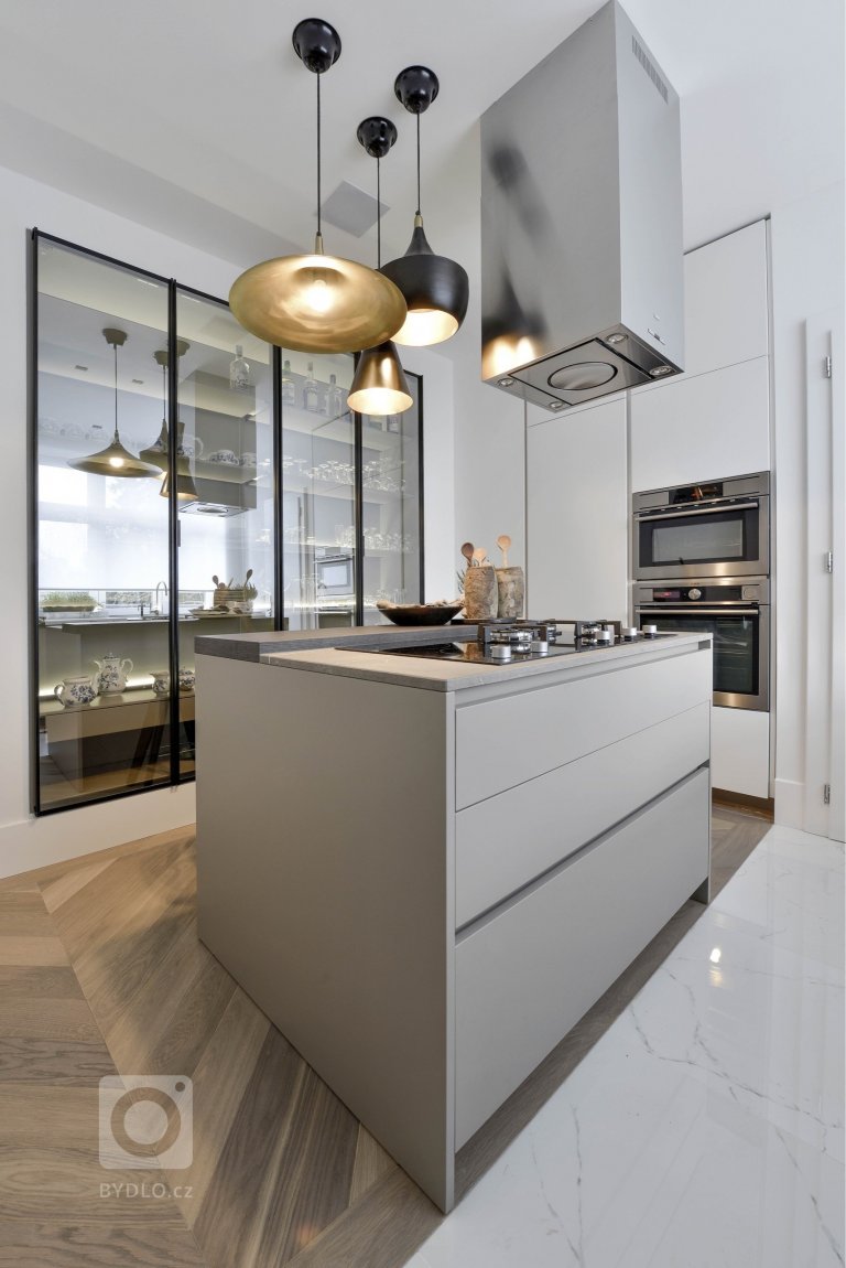 add picture to album