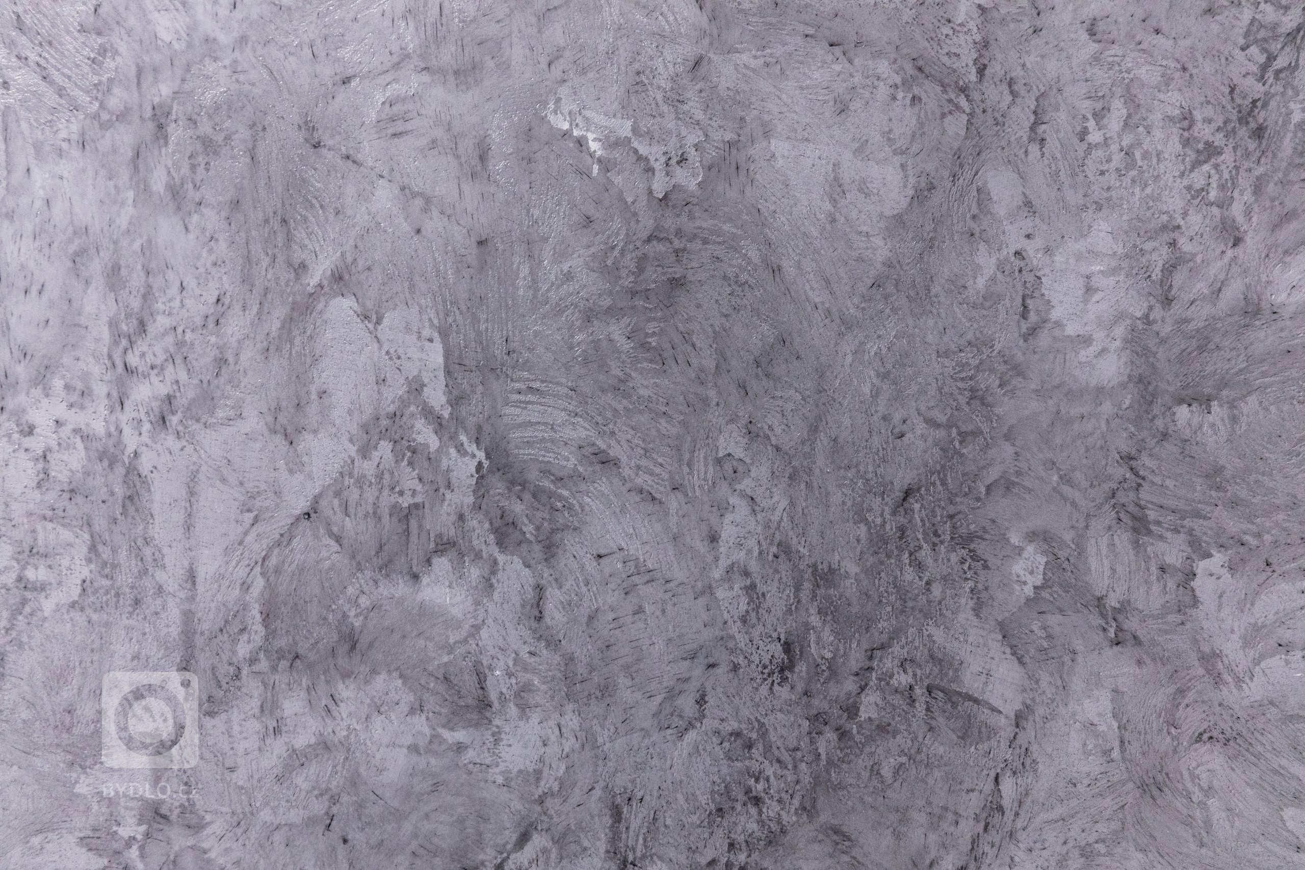 Realizace koupelny s WC ve stylu &quot;lesklý beton&quot;. Dekor&nbsp;na zdi je nepravidelný s viditelnými nerovnostmi. Podlaha je rovná. Spučástí projektu…