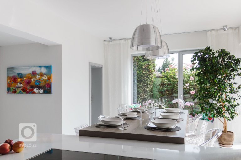 add picture to album