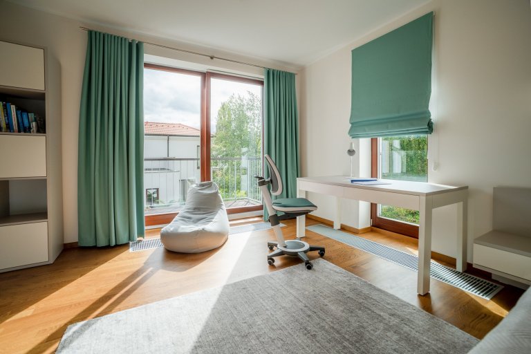 Bylo nám velkým potěšením pracovat nad koncepty a realizací dětských pokojů.

Naším záměrem bylo vytvoření takových pokojíků, které budou nejen odrážet…