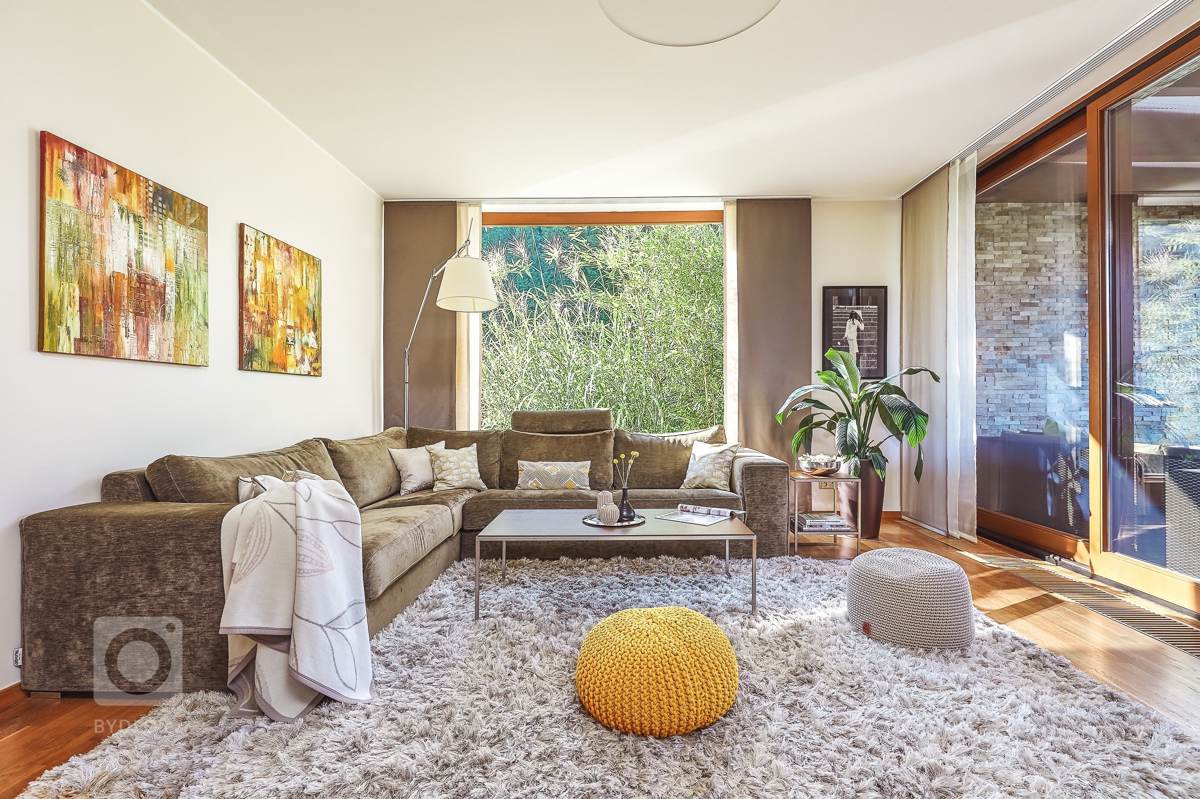 Zadáním pro tento projekt bylo vytvoření moderního, přívětivého a potizivně laděného prostoru pro čtyřčlennou rodinu. Samo prostředí napomáhá vytvářet…