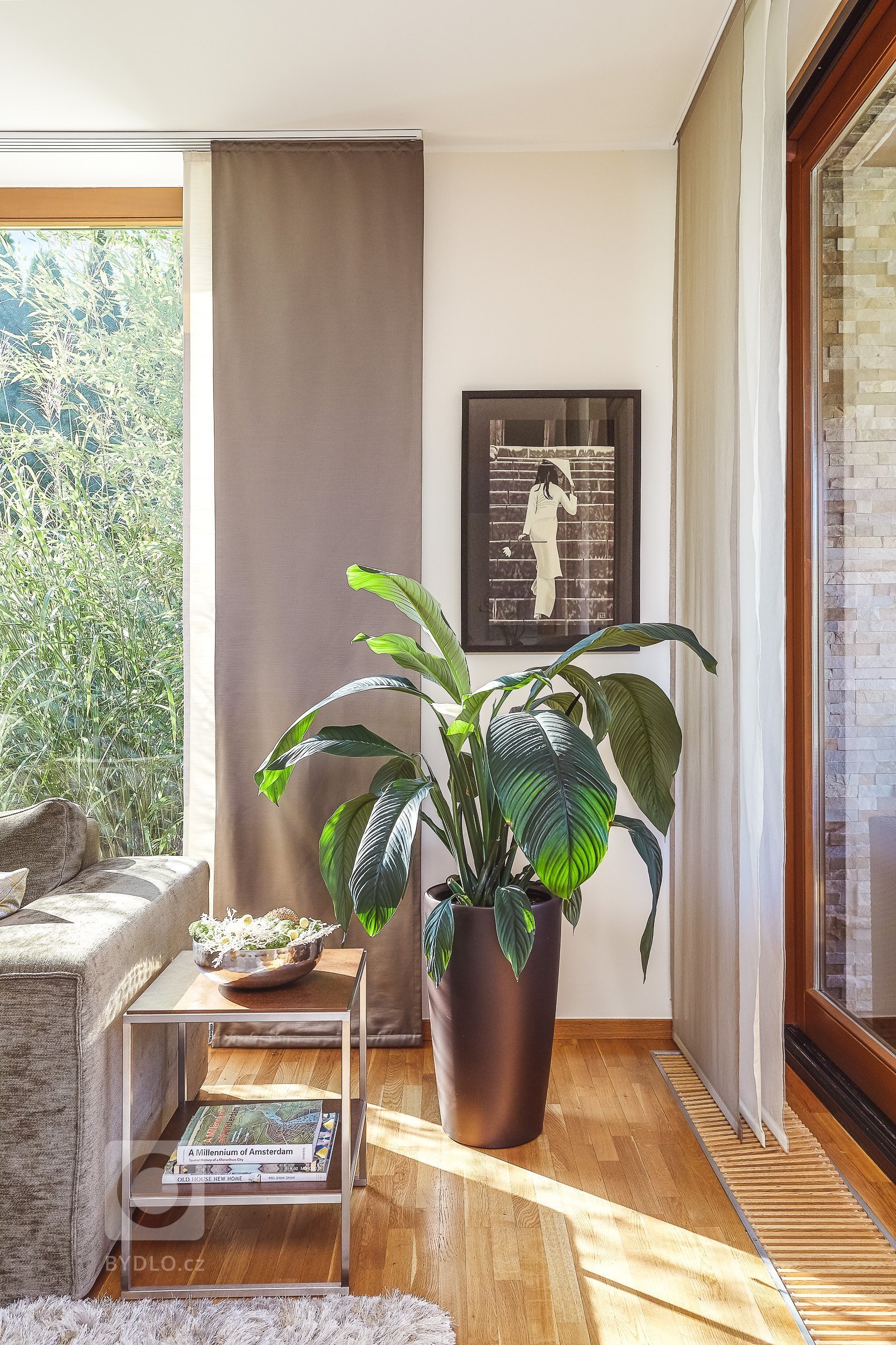 Zadáním pro tento projekt bylo vytvoření moderního, přívětivého a potizivně laděného prostoru pro čtyřčlennou rodinu. Samo prostředí napomáhá vytvářet…