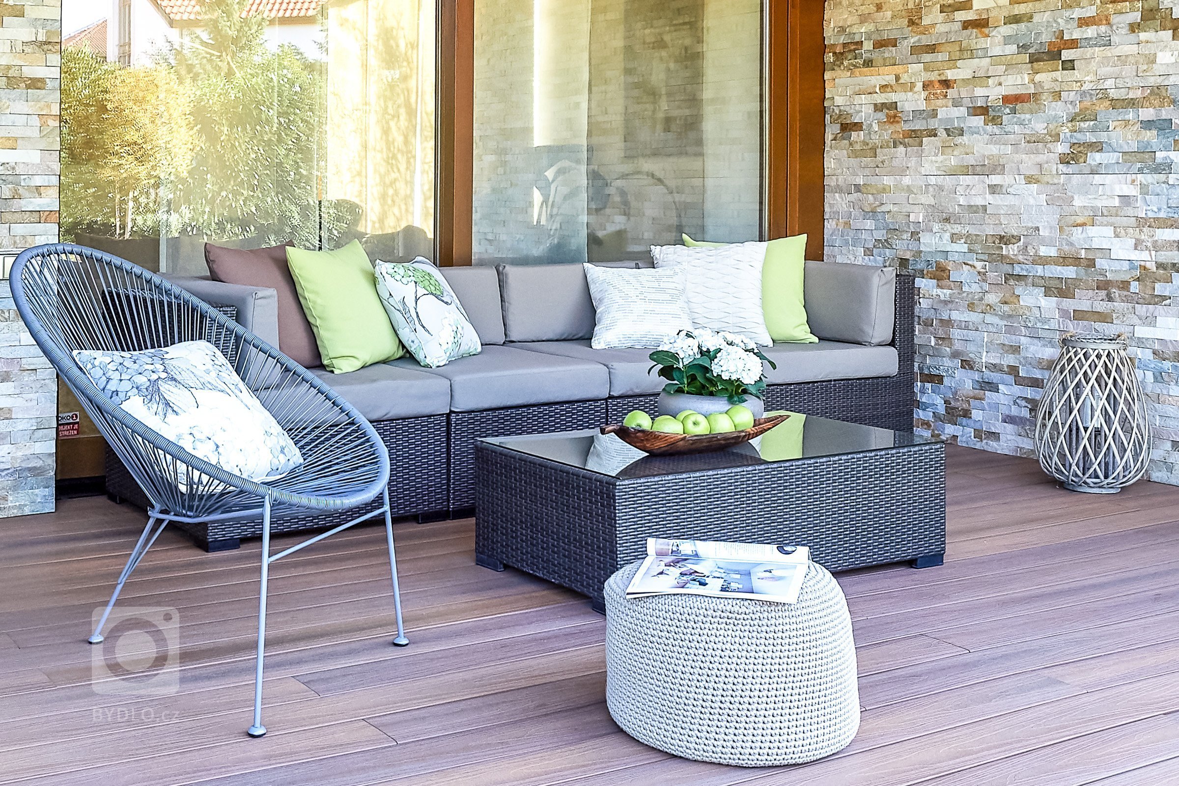 Zadáním pro tento projekt bylo vytvoření moderního, přívětivého a potizivně laděného prostoru pro čtyřčlennou rodinu. Samo prostředí napomáhá vytvářet…