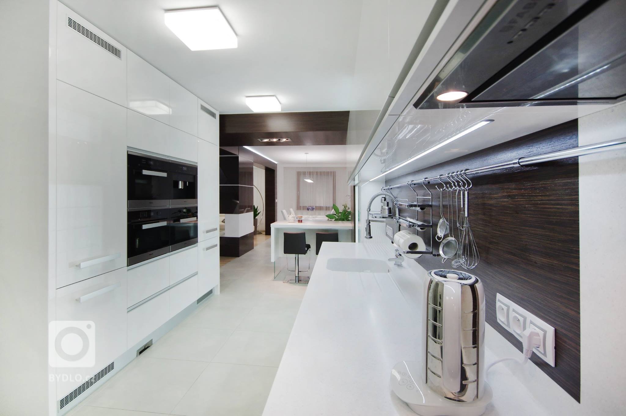 Když se vila poprvé otevřela našim zrakům, byla kompletně zařízena a dispozičně upravena ve stylu těžkých 90&#39;. Investoři jsou mladí lidé a byli velmi…