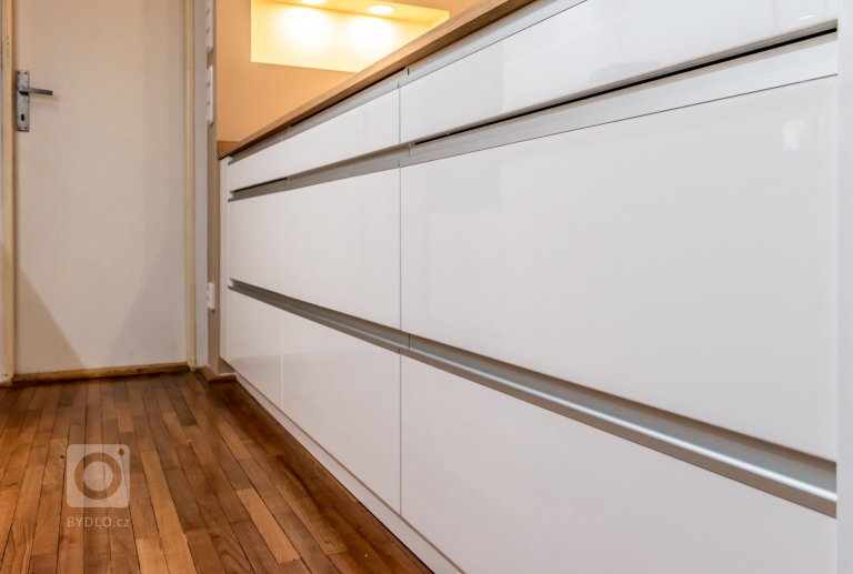 add picture to album