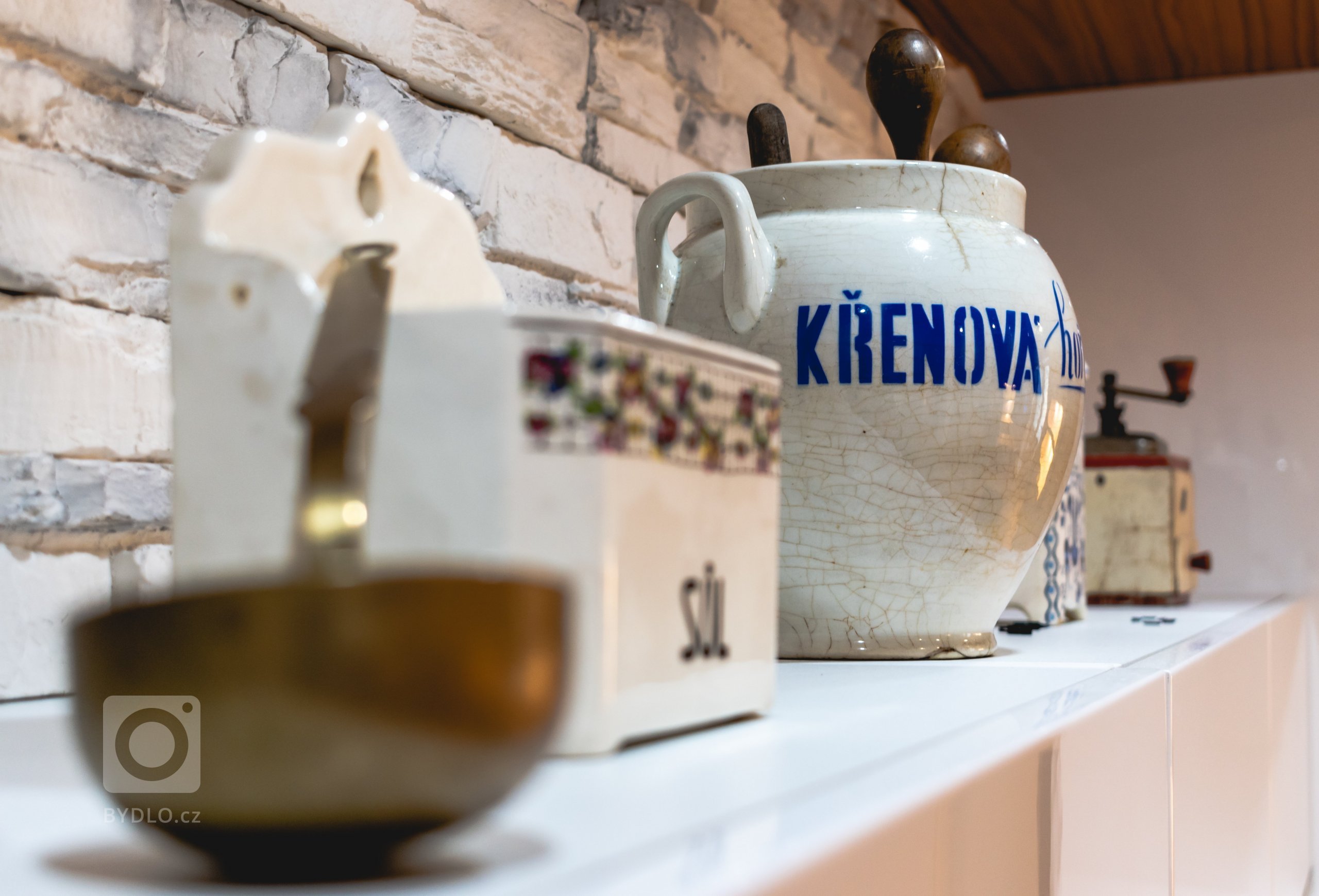 Kdo se rozhodne pro kompletní rekonstrukci kuchyně, čeká ho stejné množství práce, jako při&nbsp;nové počáteční stavbě. Vlastně možná ještě víc, protože je…