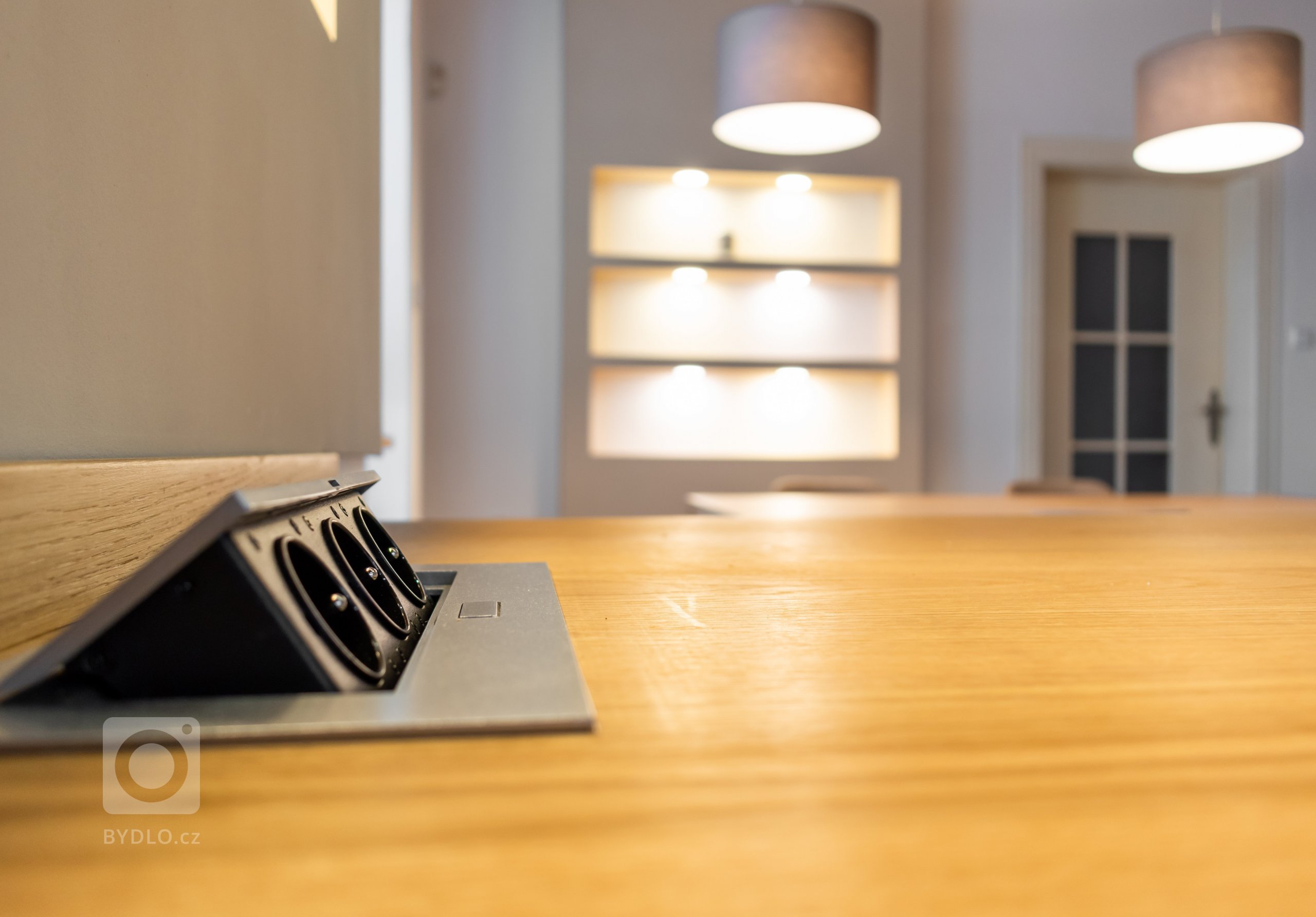 Kdo se rozhodne pro kompletní rekonstrukci kuchyně, čeká ho stejné množství práce, jako při&nbsp;nové počáteční stavbě. Vlastně možná ještě víc, protože je…