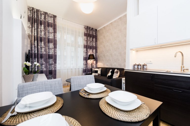 add picture to album