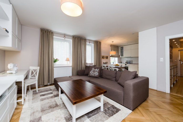 add picture to album