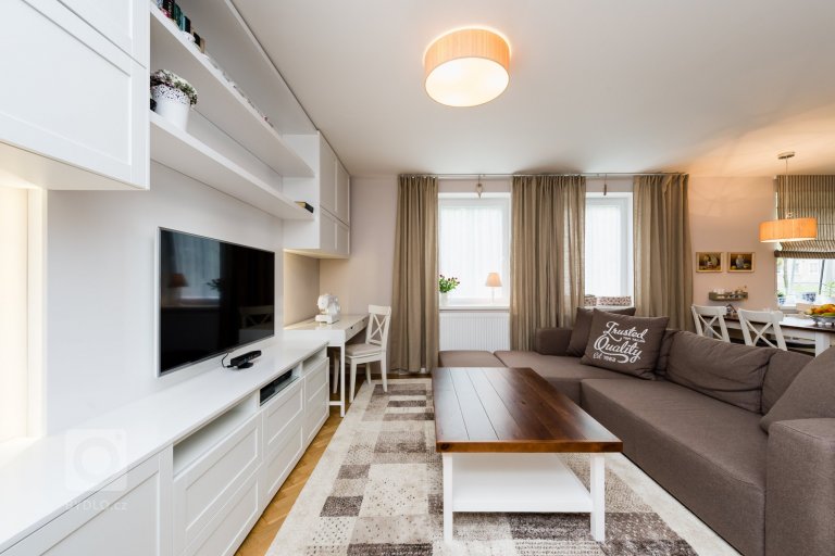 add picture to album