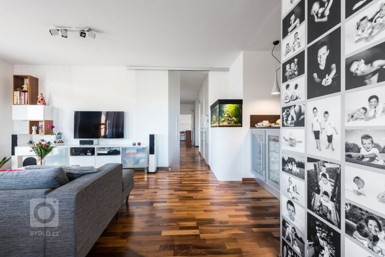 add picture to album