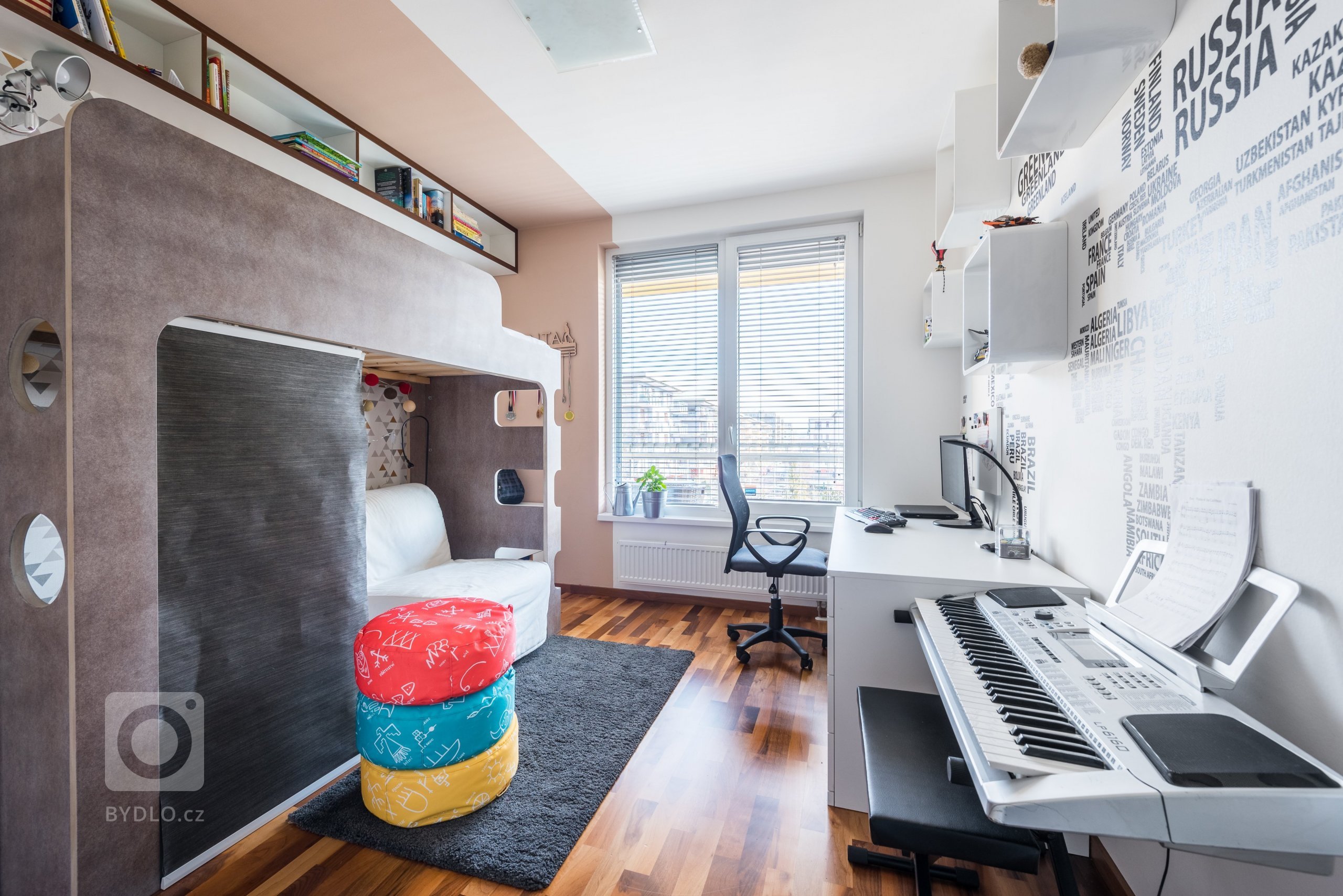 Navrhuji interiéry novostaveb bytů a rodinných domů, interiéry komerčních prostor, renovace a rekonstrukce stávajících interiérů, navrhuji koupelny, kuchyně,…