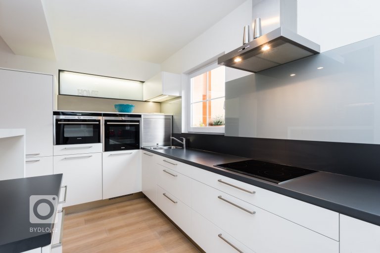 add picture to album