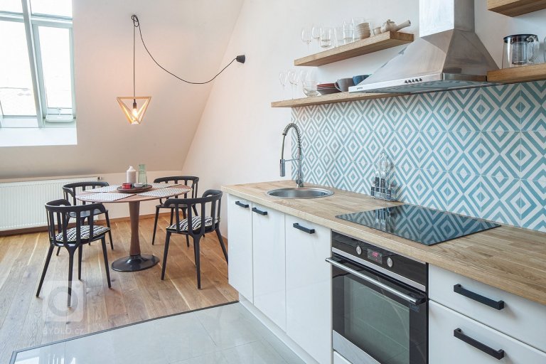 add picture to album