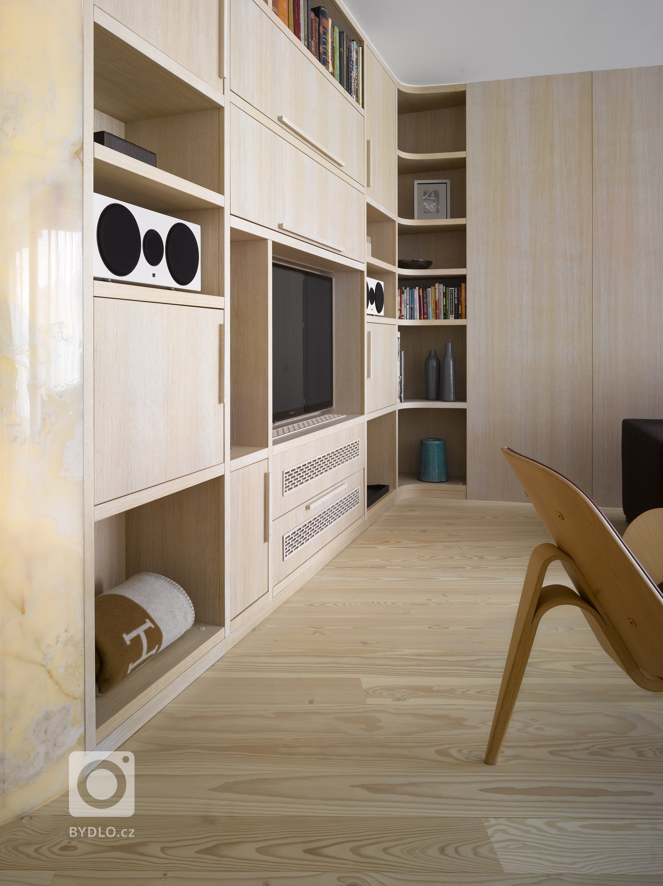 Byt v rezidenčním projektu Lannova se může pyšnit použitím luxusních materiálů, jako je například onyx a nebo čalouněním stěny pravou kůží. Kvalitní materiály…