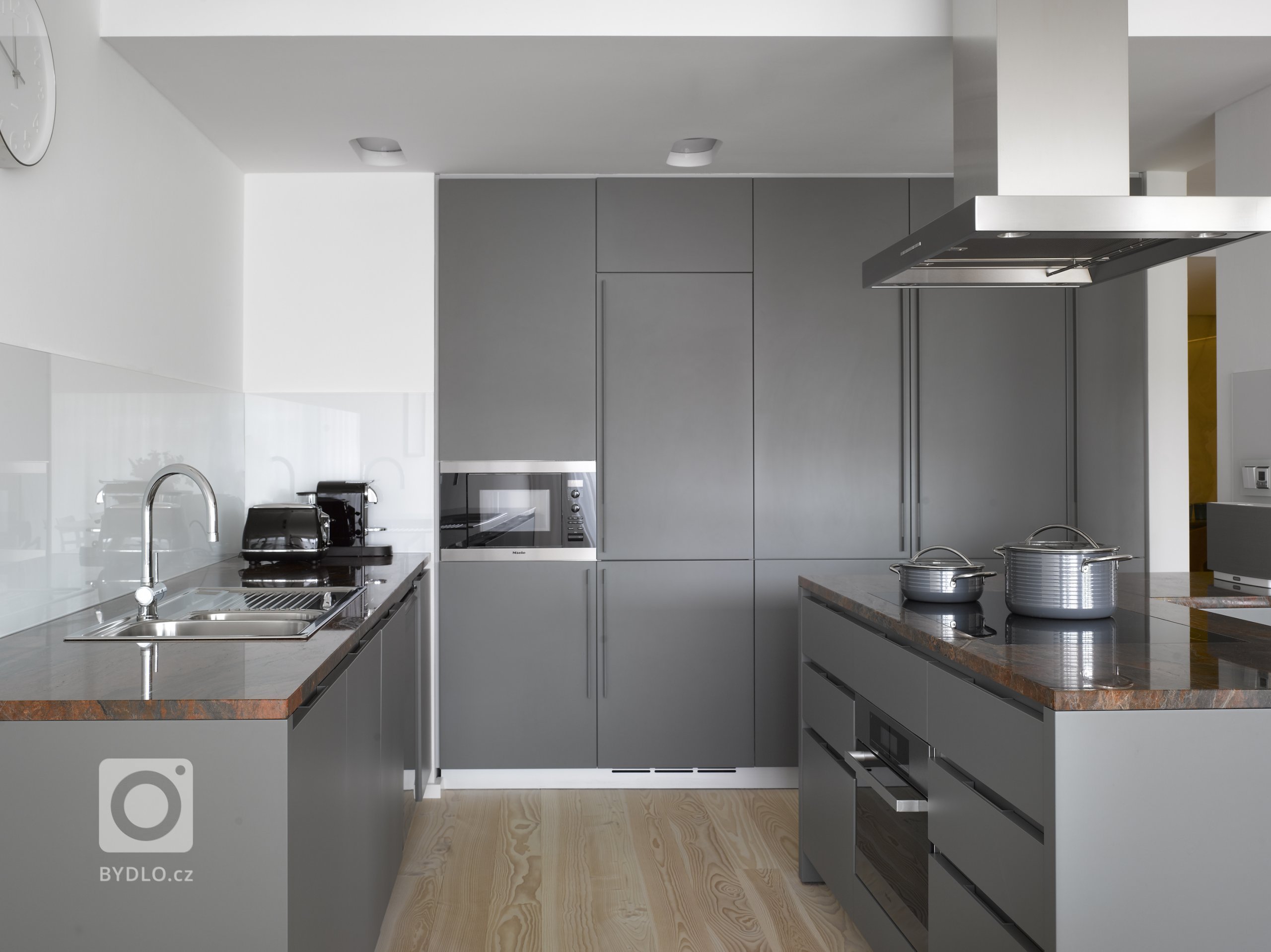 Byt v rezidenčním projektu Lannova se může pyšnit použitím luxusních materiálů, jako je například onyx a nebo čalouněním stěny pravou kůží. Kvalitní materiály…