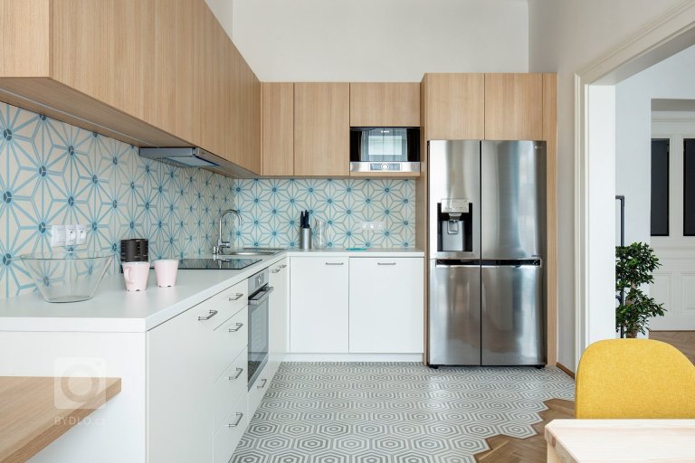 add picture to album