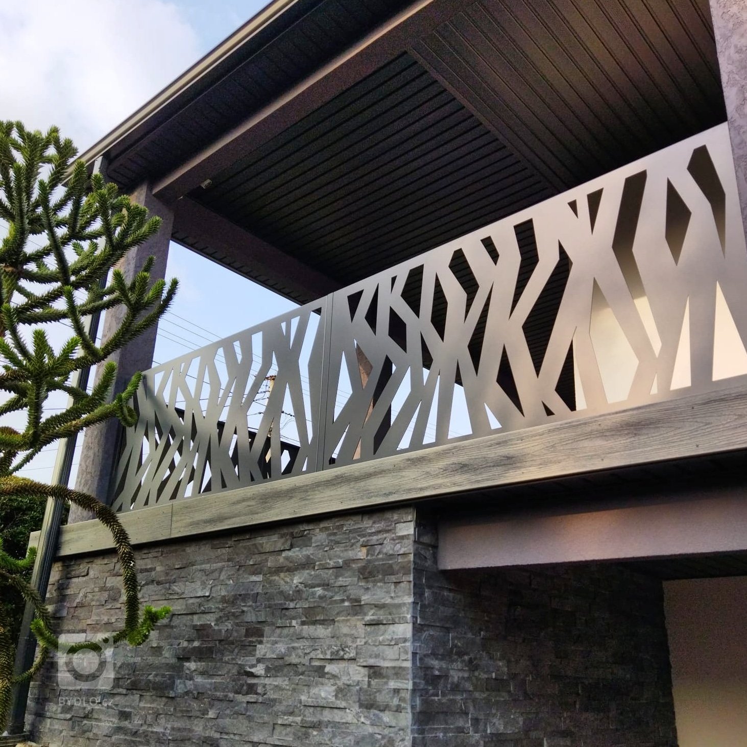 Pokud potřebujete oživit své bydlení a jste milovníkem moderního stylu, jistě vás osloví designové zábradlí vyrobené&nbsp;z hliníku. Jeho nadčasový design a…