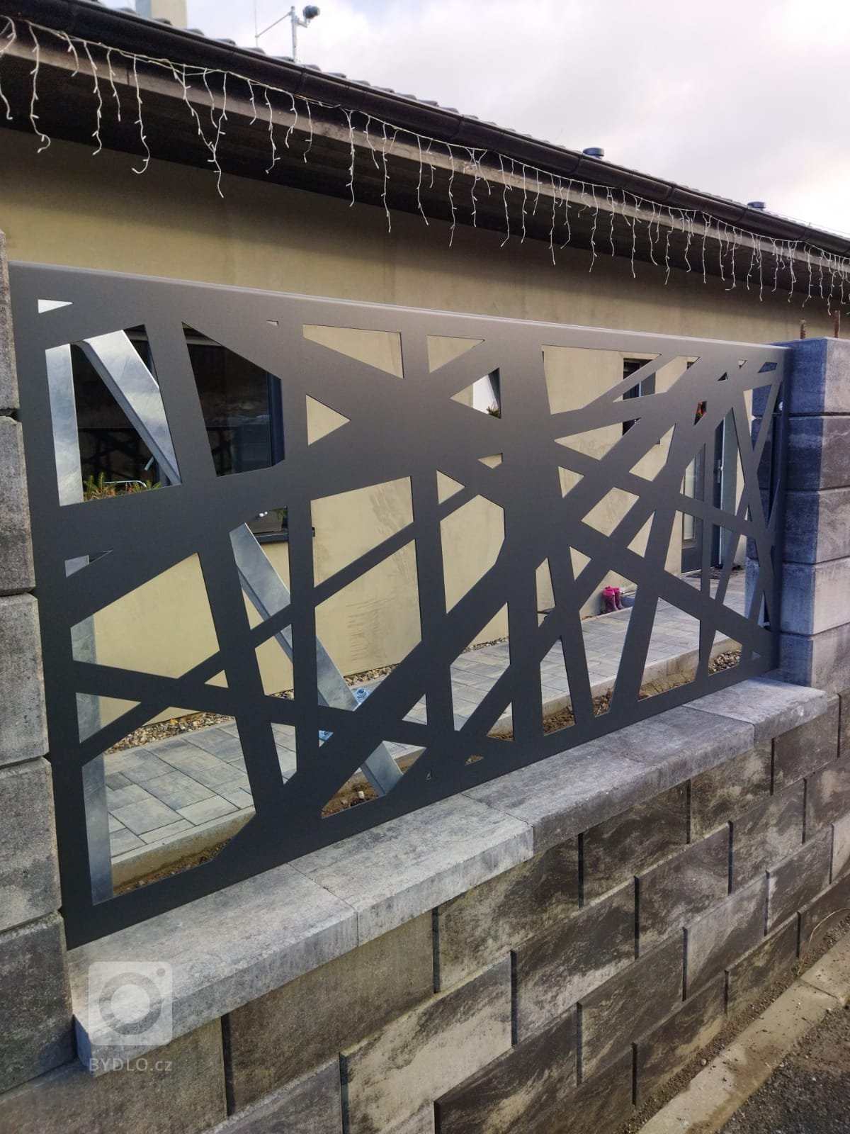 Ať už řešíte stavbu nového oplocení&nbsp;či pouze rekonstruujete plot původní, je zde možnost jednoduchého a stylového řešení. Stačí například původní plotová…