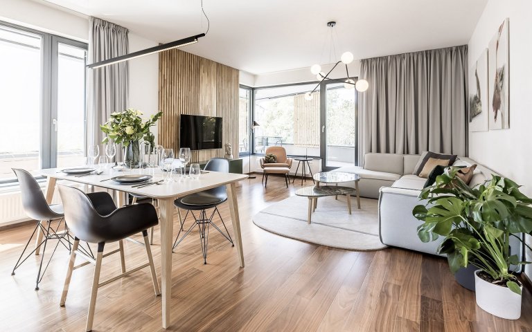 add picture to album