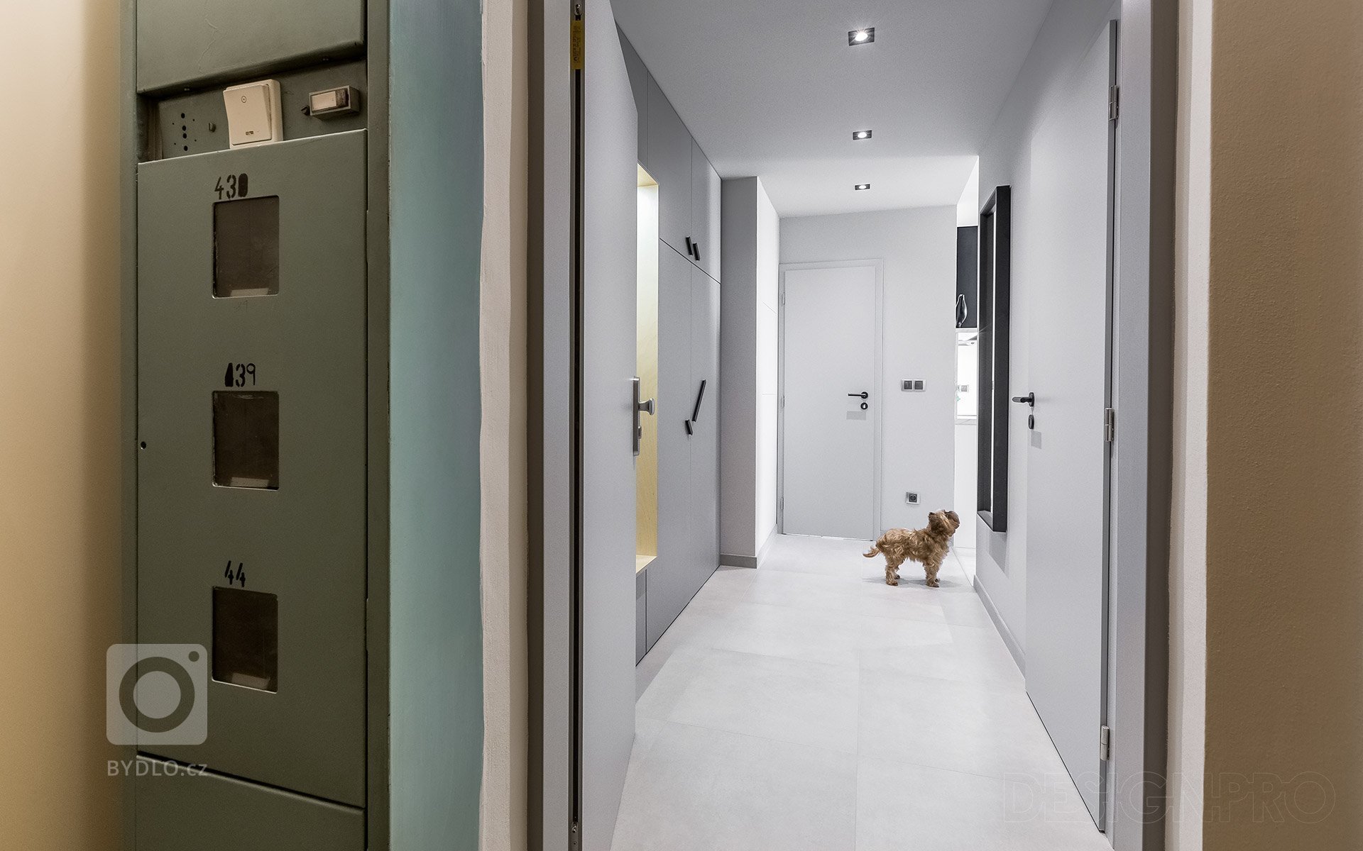 Ze starého špatně dispozičně řešeného 2+1 jsme udělali byt 2+kk se samostatnou šatnou pro dva mladé lidi. Hlavní předností kompletní cenově dostupné…