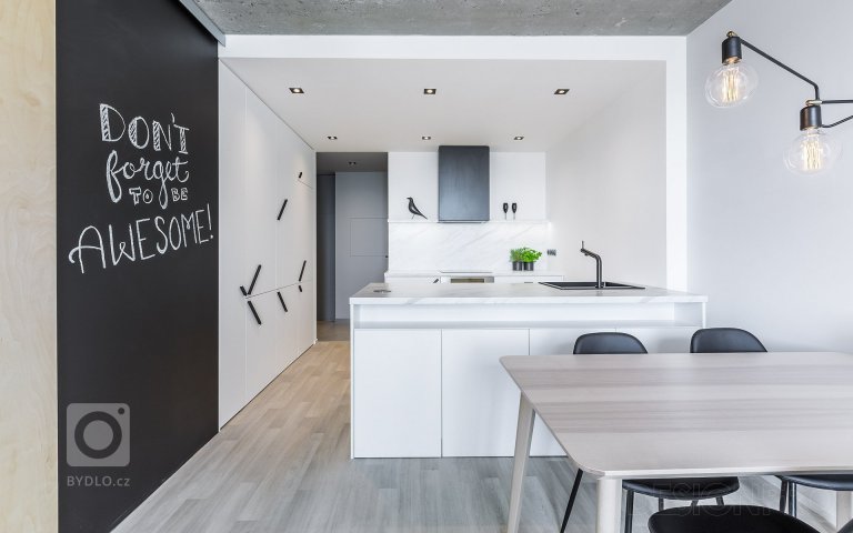 add picture to album