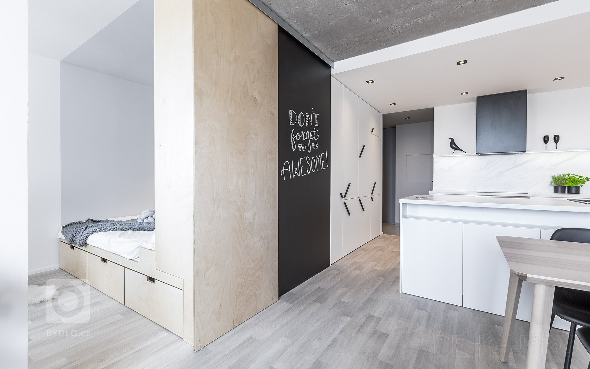 Ze starého špatně dispozičně řešeného 2+1 jsme udělali byt 2+kk se samostatnou šatnou pro dva mladé lidi. Hlavní předností kompletní cenově dostupné…