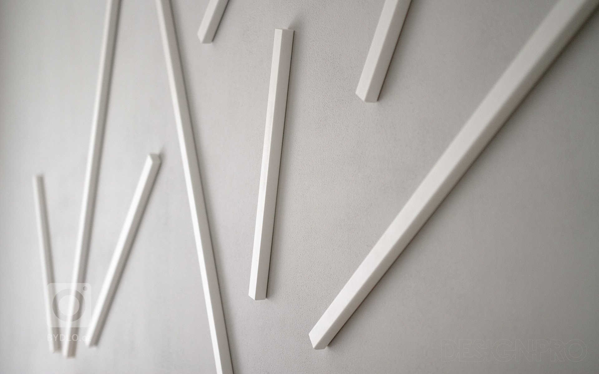 Navrhli jsme interiér v novostavbě rodinného domu v malebné obci Čakovičky ve Středočeském kraji. Jednopodlažní dům má velkou zahradu s terasou a bazénem.&nbsp…