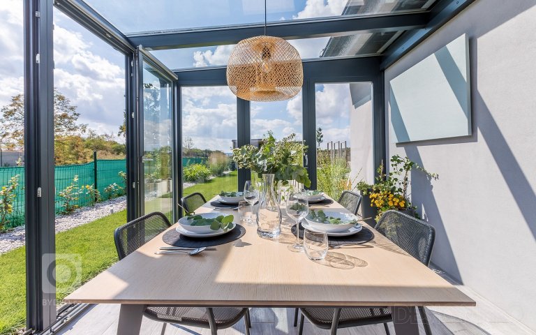 add picture to album