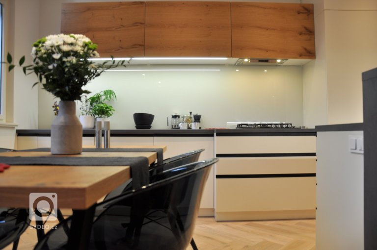 add picture to album