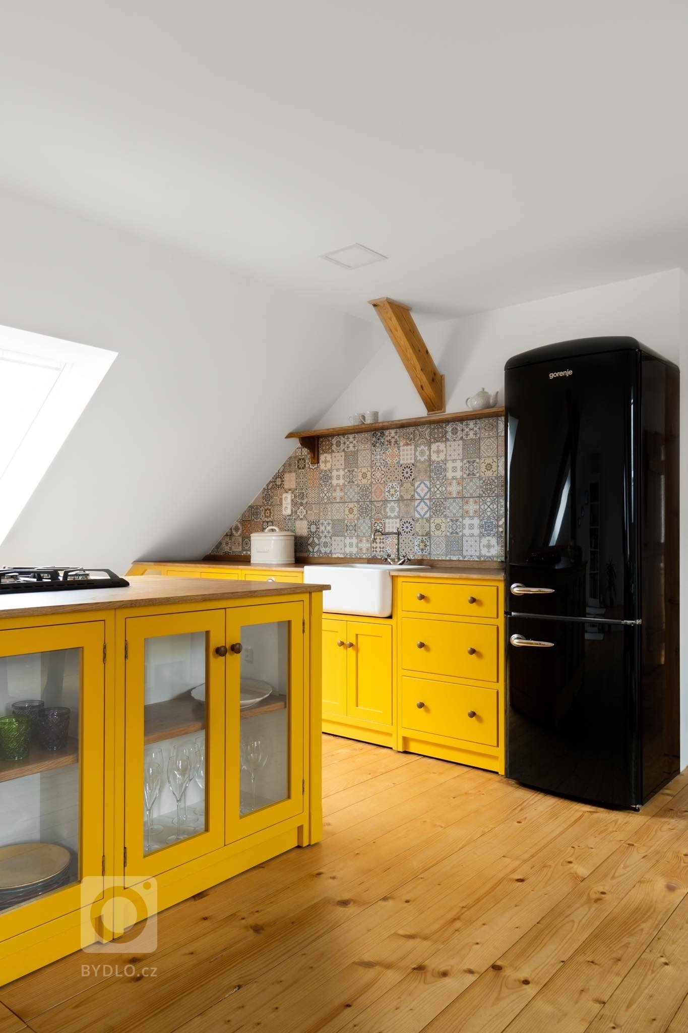 Tato kuchyně byla navržena a vyrobena pro klienty, kteří rekonstruovali svou venkovskou usedlost. Je součástí&nbsp;otevřeného prostoru jednoho z&nbsp;loftových…