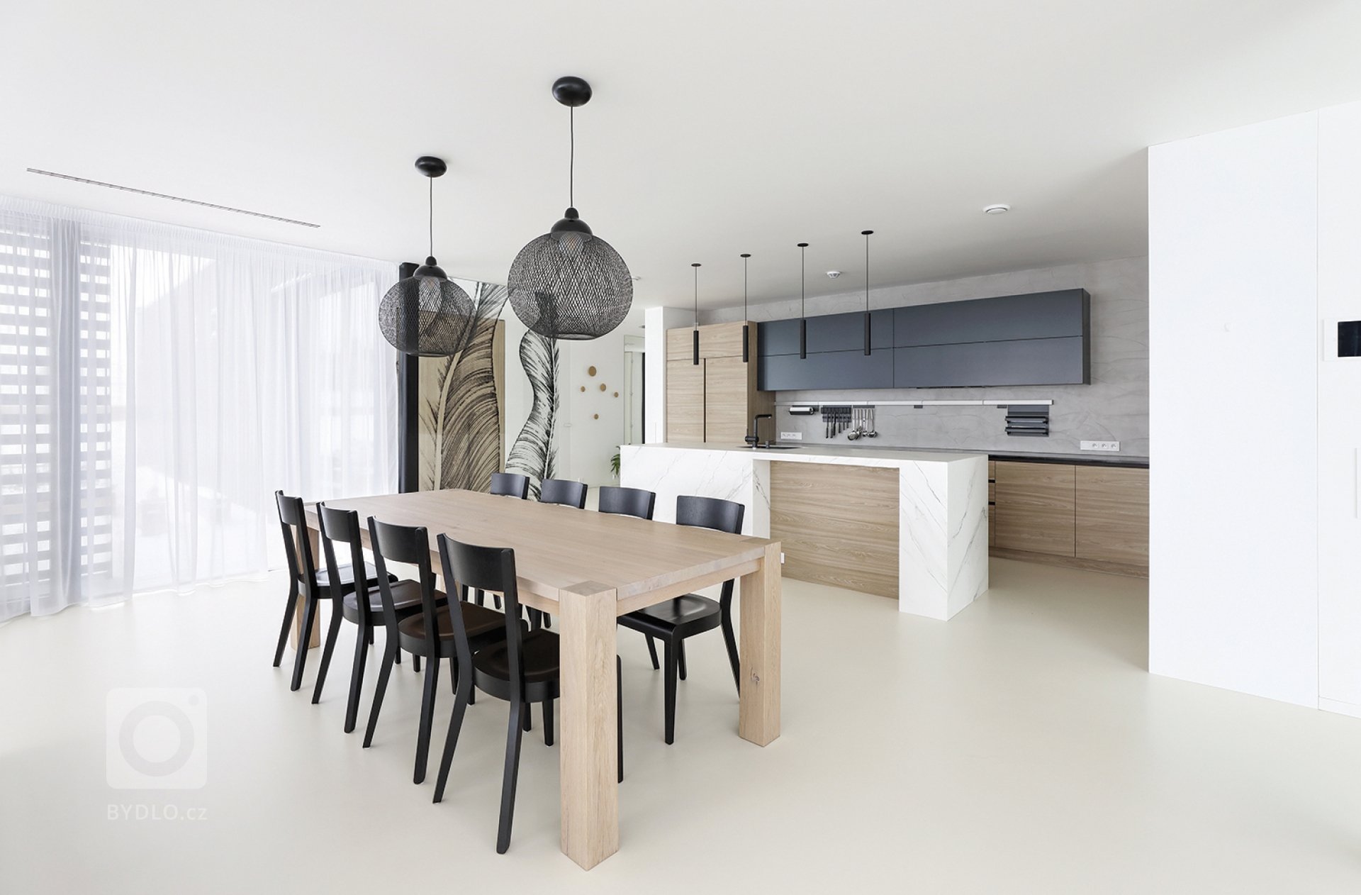 Zadáním byl&nbsp;dům pro&nbsp;manželský pár s&nbsp;odrostlými dětmi. Od&nbsp;začátku jsme tedy celý návrh koncipovali jako dům pro&nbsp;dvě osoby. Tím se&nbsp…