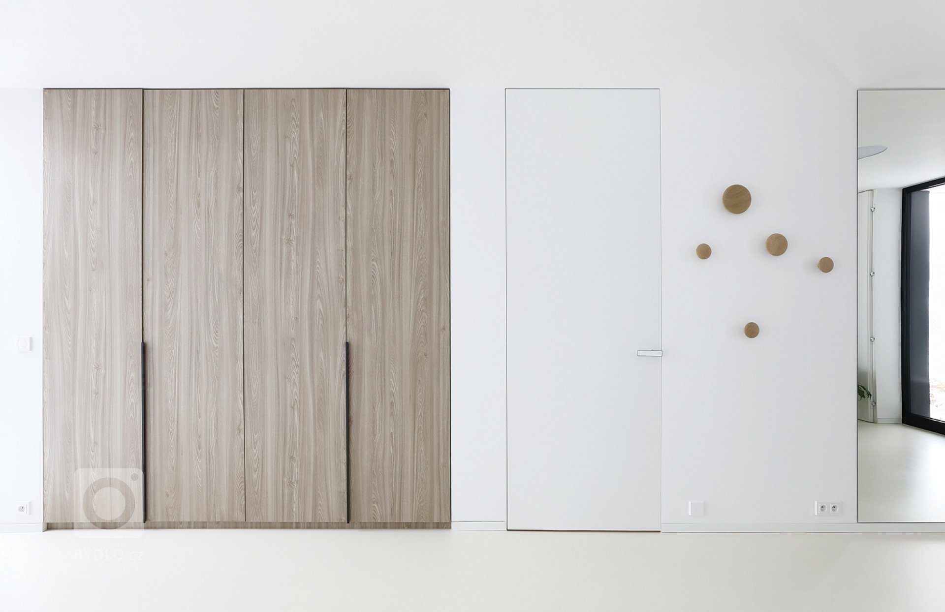 Zadáním byl&nbsp;dům pro&nbsp;manželský pár s&nbsp;odrostlými dětmi. Od&nbsp;začátku jsme tedy celý návrh koncipovali jako dům pro&nbsp;dvě osoby. Tím se&nbsp…