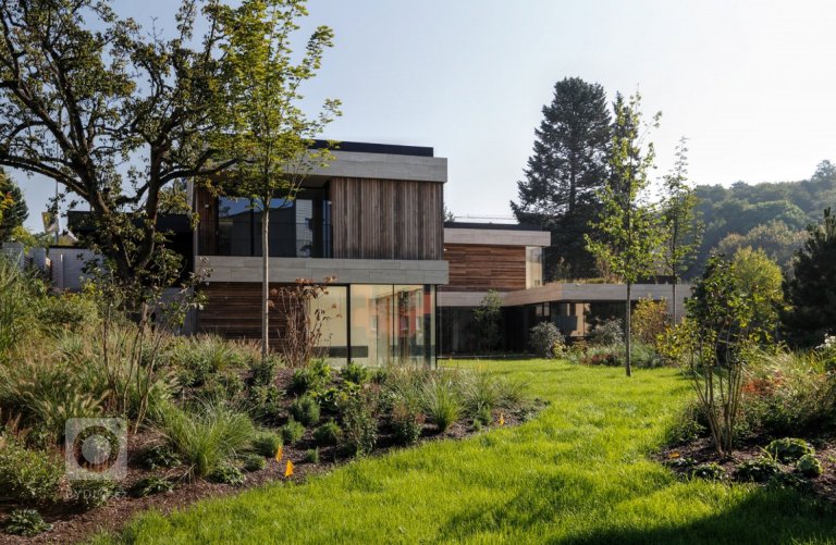 add picture to album