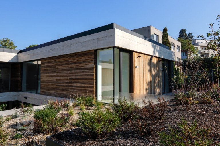 add picture to album