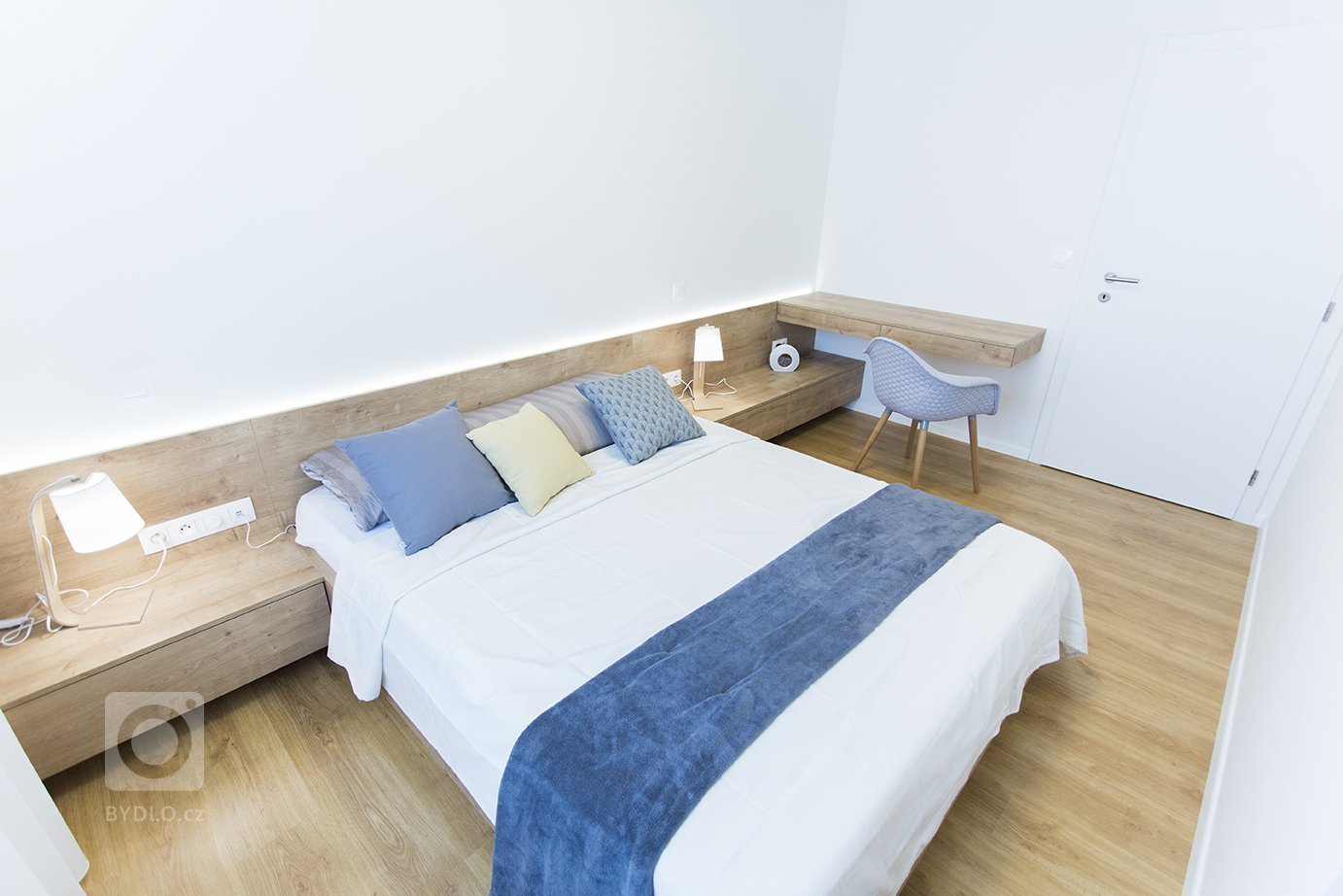 Ďalší interiér v obľúbenom projekte SLNEČNICE riešený ateliérom DOBRÝ INTERIÉR je krásne presvetlený a to najmä vďaka drevenému obkladu. Práve teplá farba…