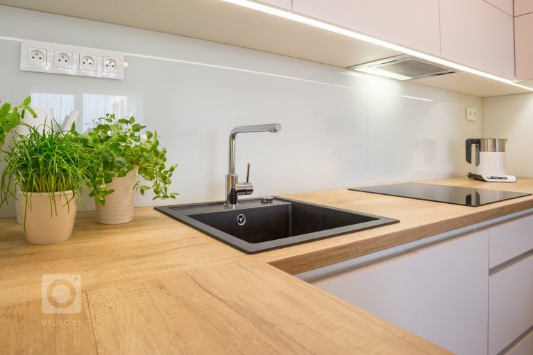 add picture to album