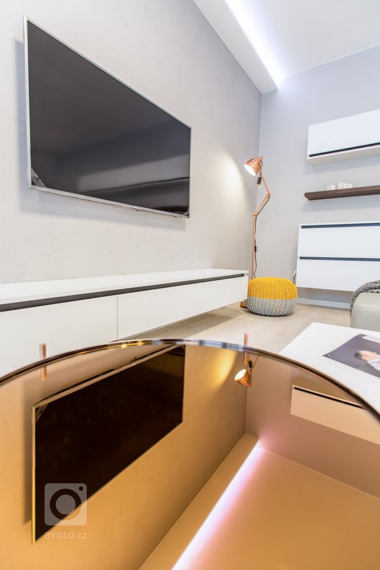 add picture to album