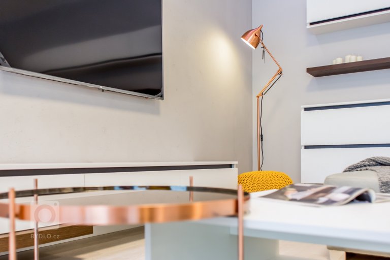 add picture to album